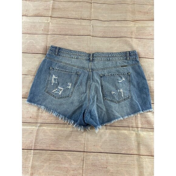 KanCan Women' Raw Hem Distressed Denim Shorts - 2XL - Picture 10 of 11